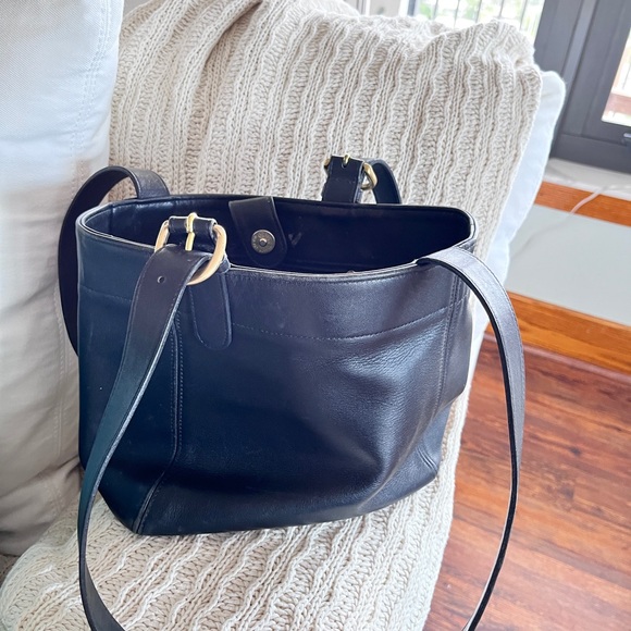 Coach Vintage All Black Leather Double Strap Shoulder Bag. - Picture 3 of 8